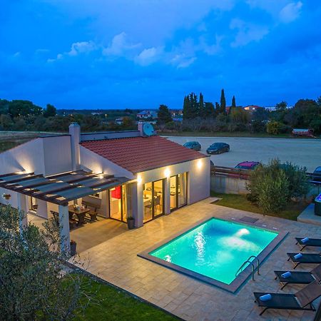 Bobo Family House With Pool Vodnjan Exterior foto