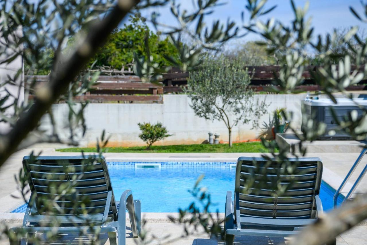 Bobo Family House With Pool Vodnjan Exterior foto