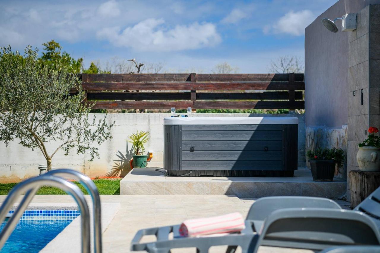 Bobo Family House With Pool Vodnjan Exterior foto