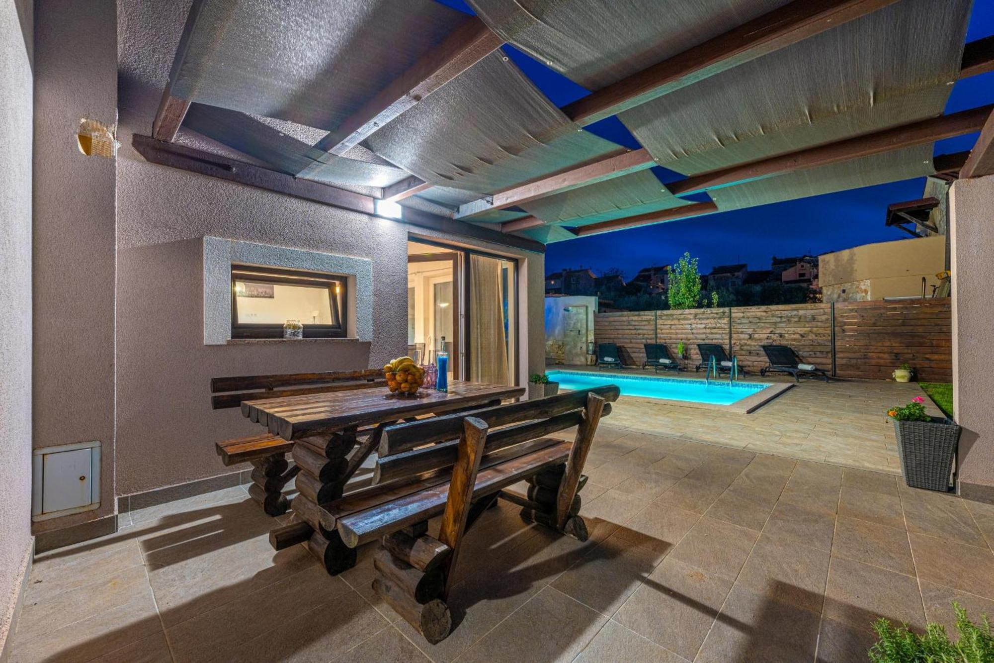 Bobo Family House With Pool Vodnjan Exterior foto