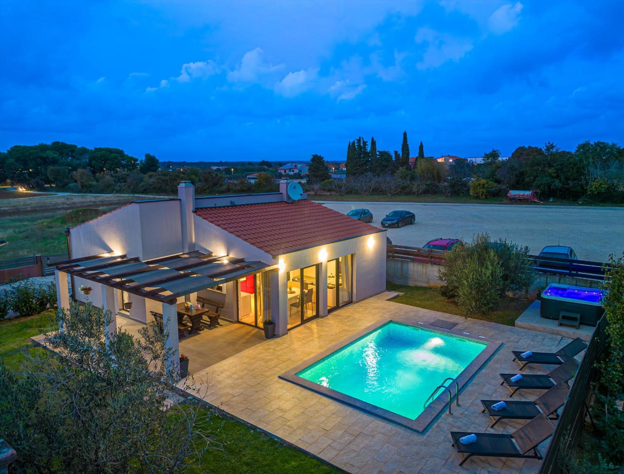 Bobo Family House With Pool Vodnjan Exterior foto