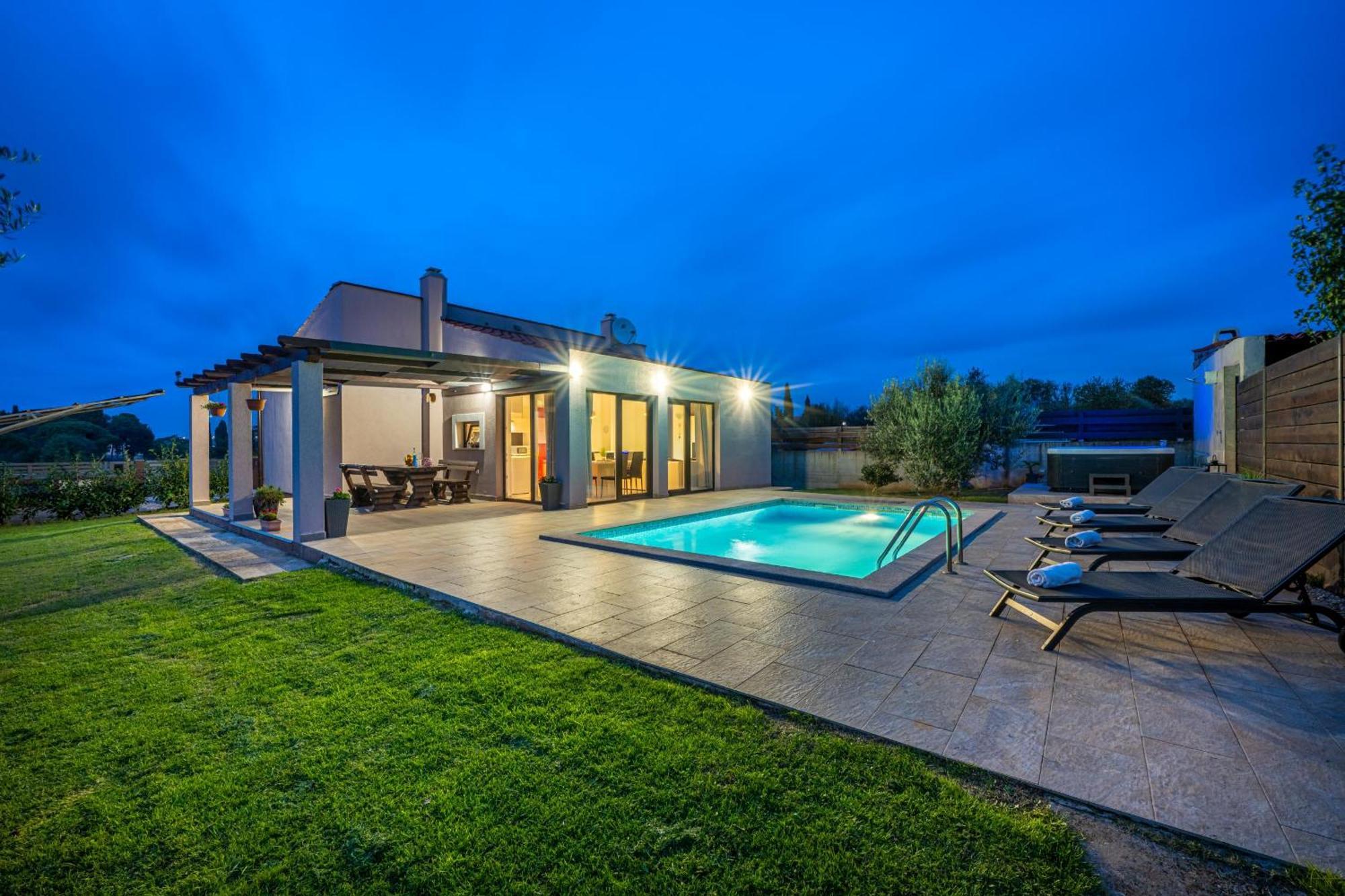 Bobo Family House With Pool Vodnjan Exterior foto